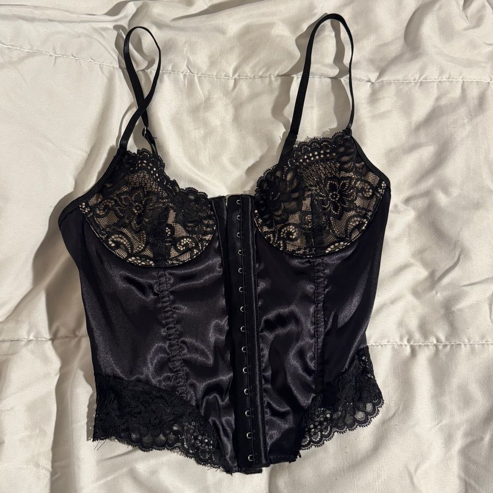 NWT SHEIN BAE Contrast Lace Hook Front Cami Top BLACK SIZE XS
